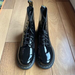 NWOB Dr. Martens 11821 Parent Leather 8-eye Boots Black Women’s Size 8